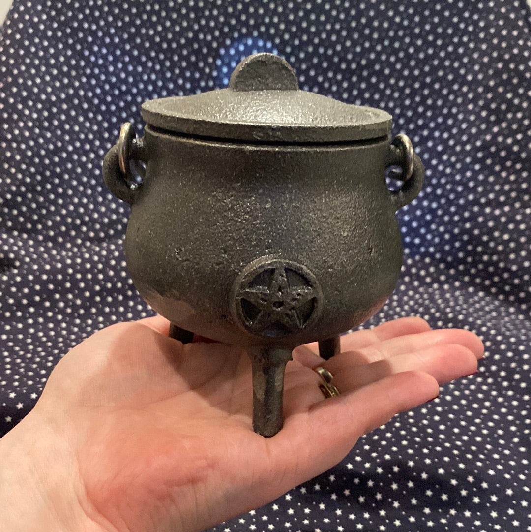7cm Cast Iron Cauldron - Pentagram