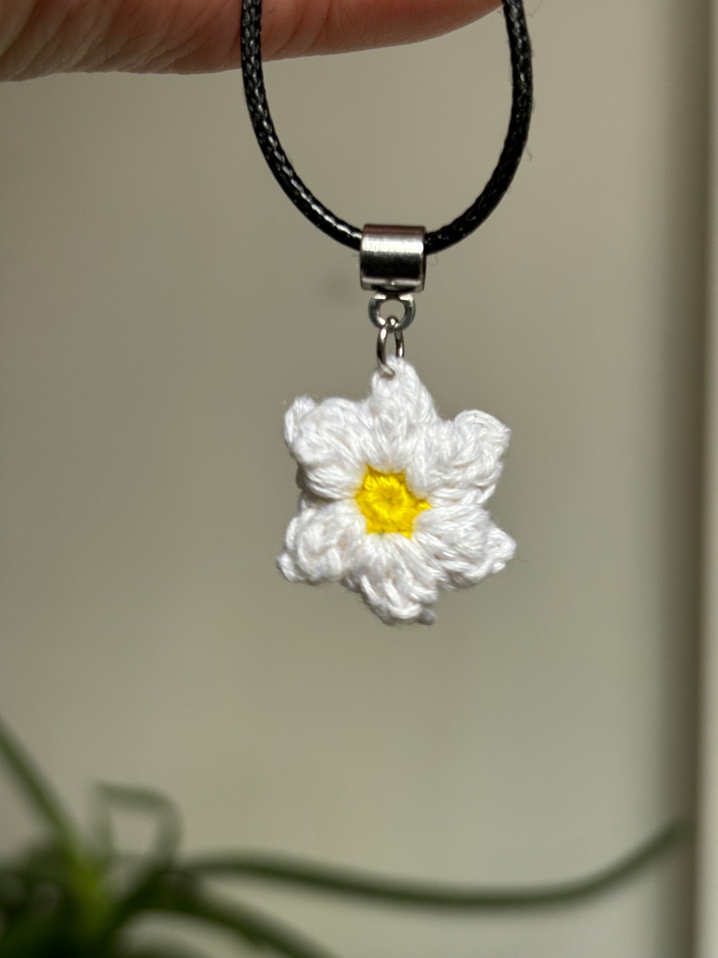 Retro Crochet Necklace - Daisy