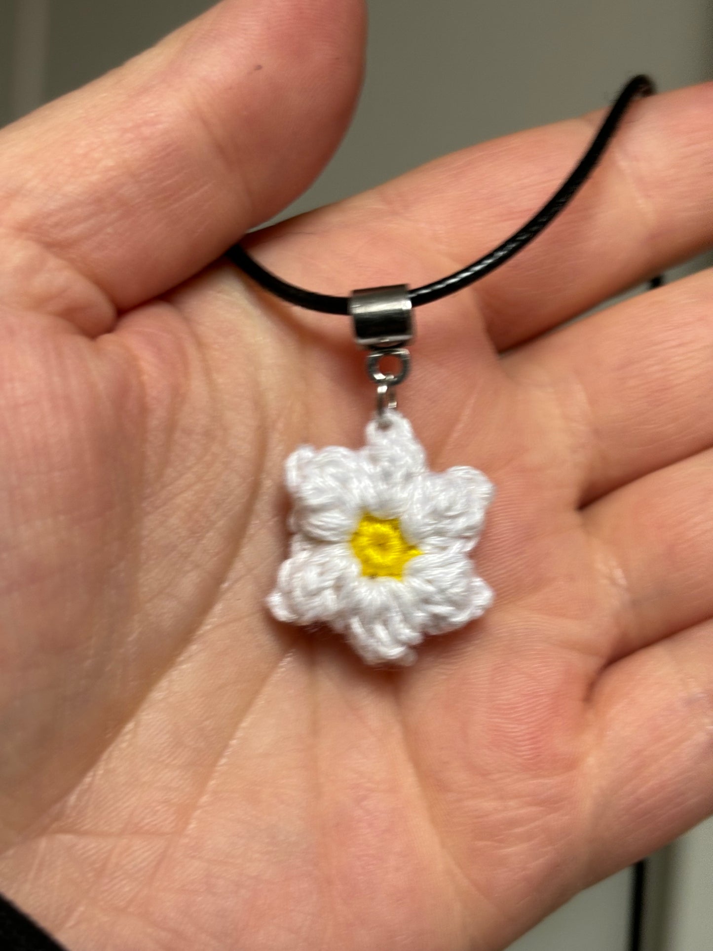 Retro Crochet Necklace - Daisy