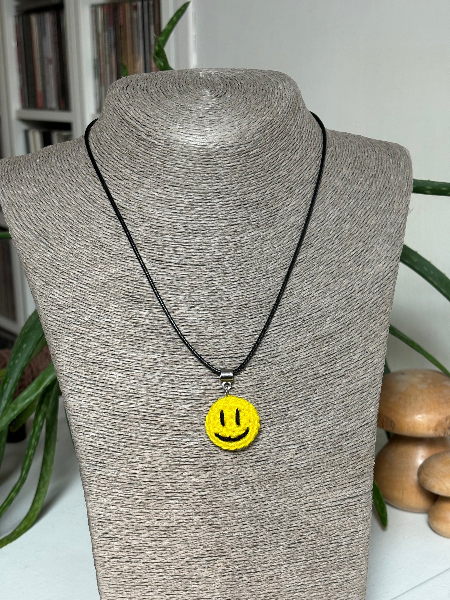 Retro Crochet Necklace - Smiley Face