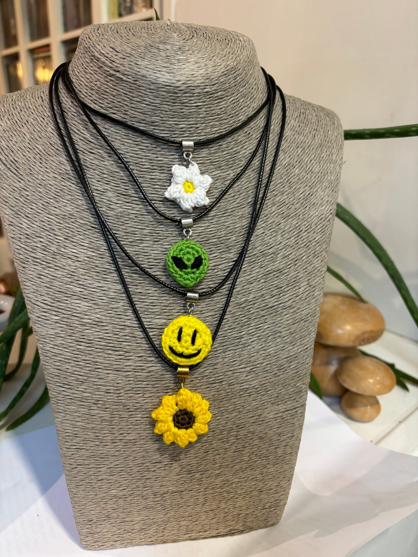 Retro Crochet Necklace - Sunflower