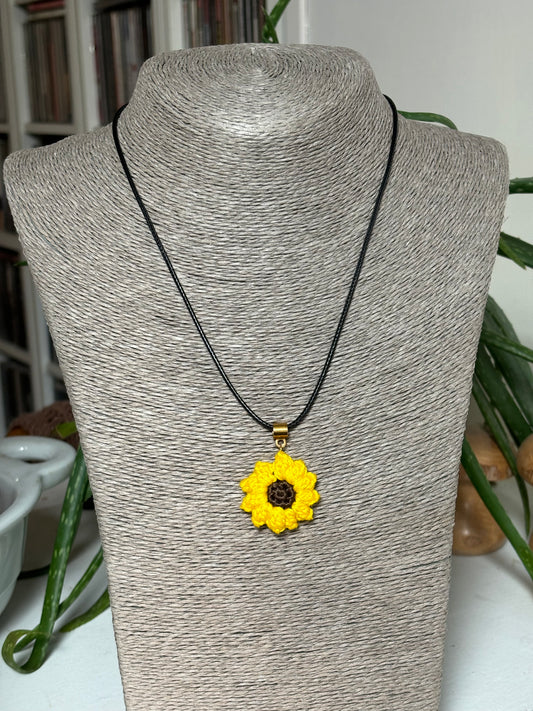 Retro Crochet Necklace - Sunflower