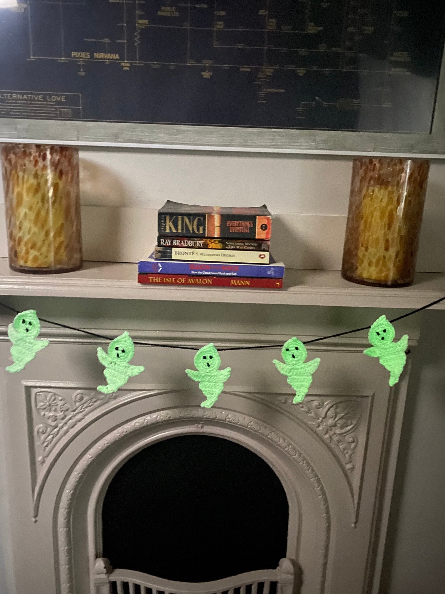 Glow in the dark  ghost Garland with UV Torch